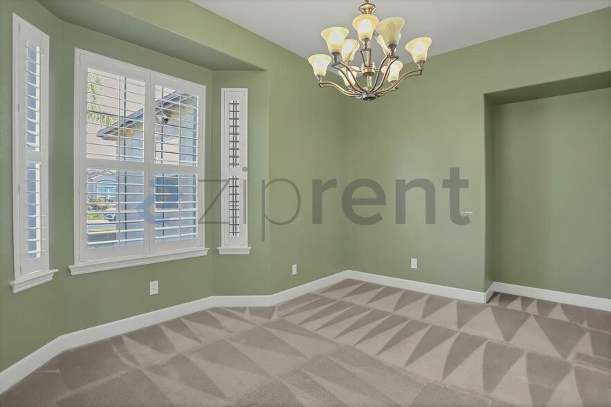 Building Photo - Unit