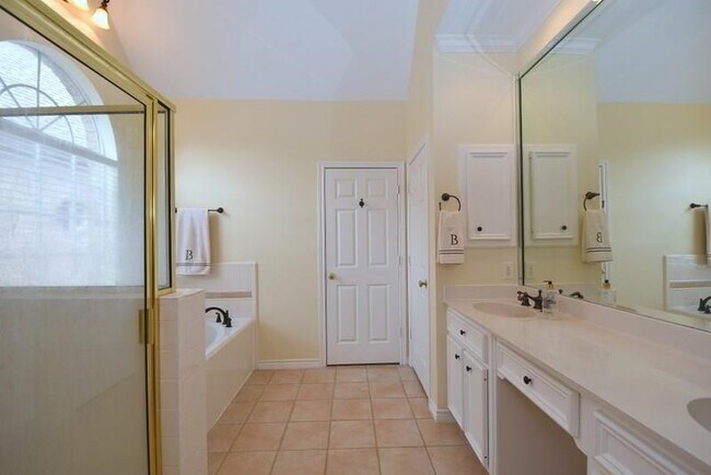 Building Photo - 6841 Staffordshire Blvd