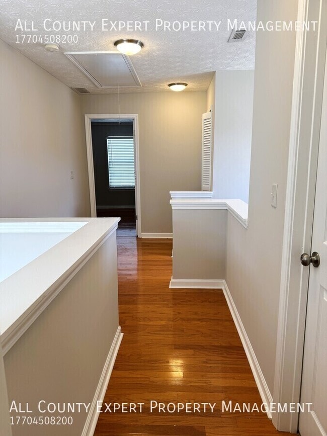 Building Photo - 6463 Topside Ave