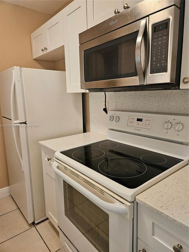 Building Photo - 8006 SW 149th Ave