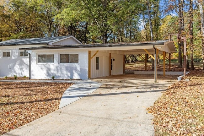 Building Photo - 8625 Cedarbrook Dr