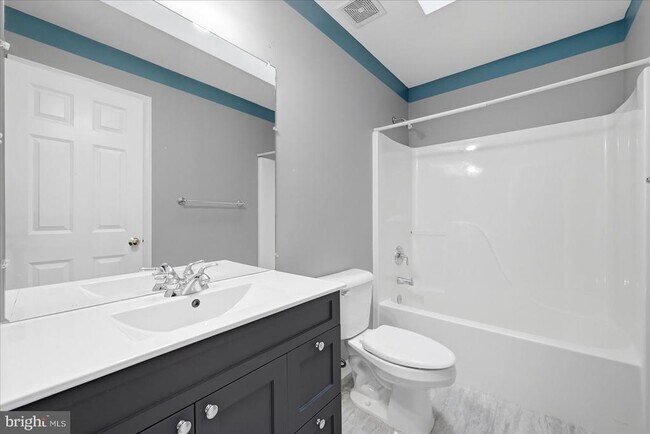 Building Photo - 104 Bramble Ct