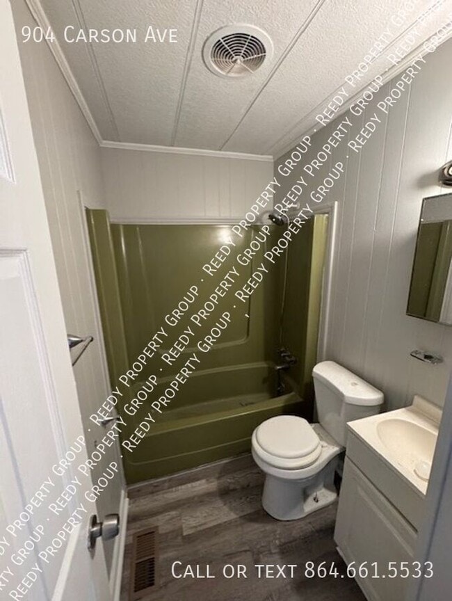 Building Photo - 904 Carson Ave