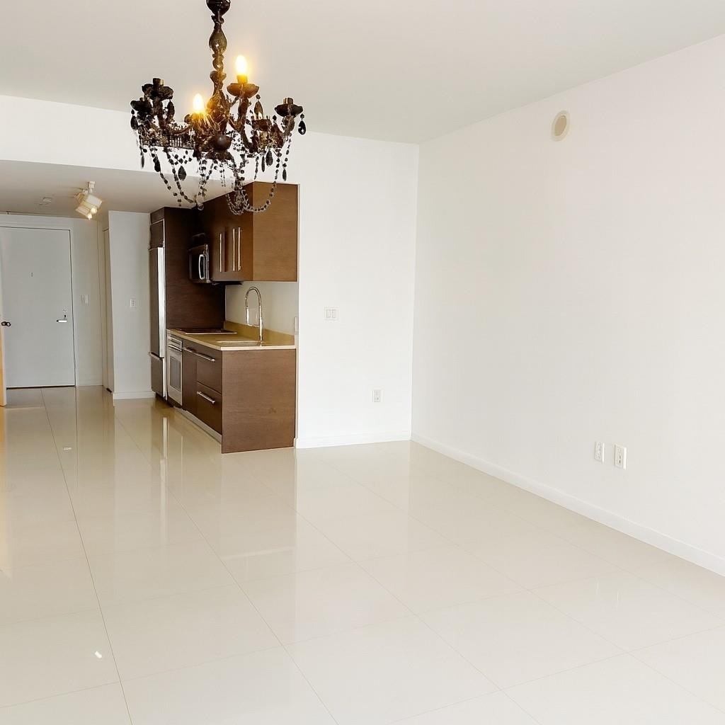Building Photo - 475 Brickell Ave