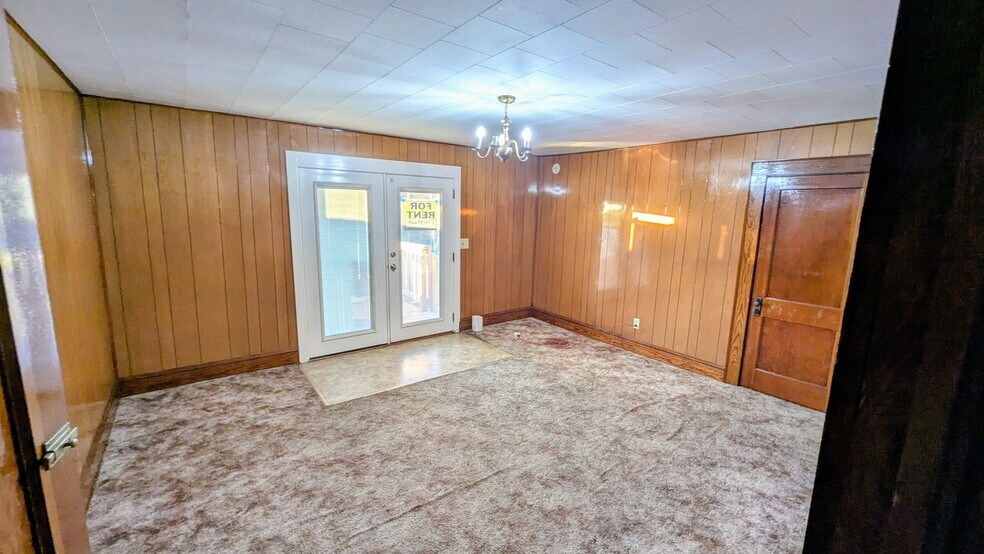 Livingroom Pic 1 - 1034 W Summer St