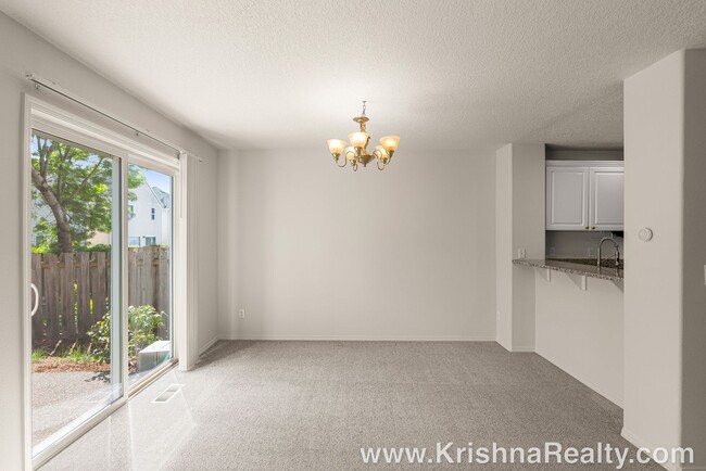 Building Photo - Charming 3 BD* 2.5 BA* Single Family Home ...