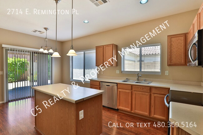 Building Photo - 2714 E Remington Pl
