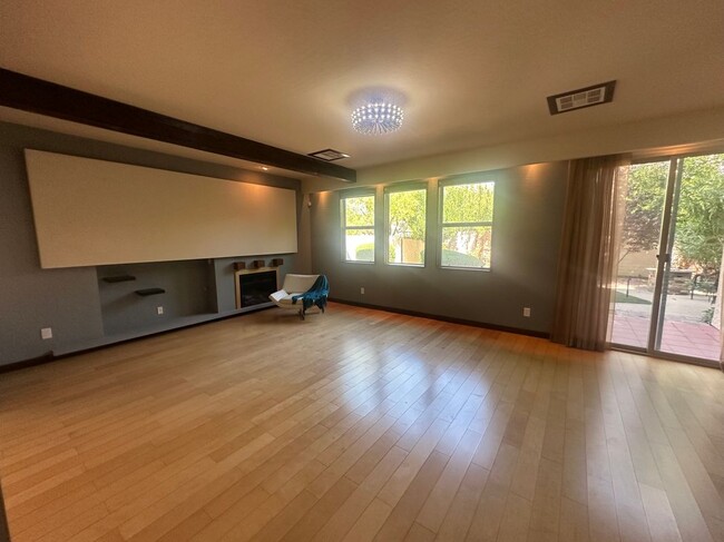 Building Photo - 582 Glassford Ct