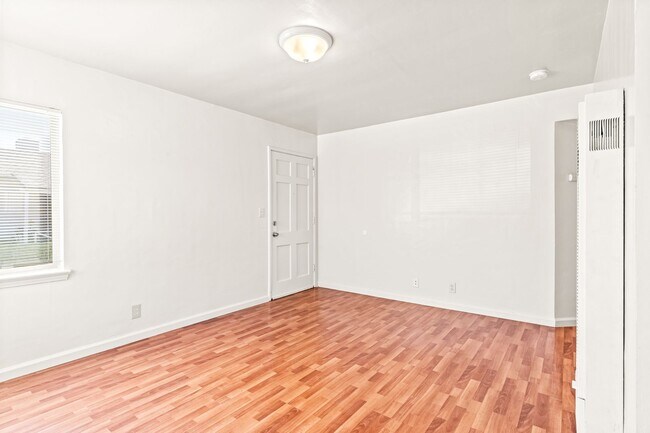 Building Photo - Oakland's Best: Updated 1-Bedroom, Gated P...