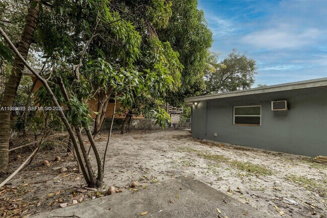 Building Photo - 259 NE 56th St