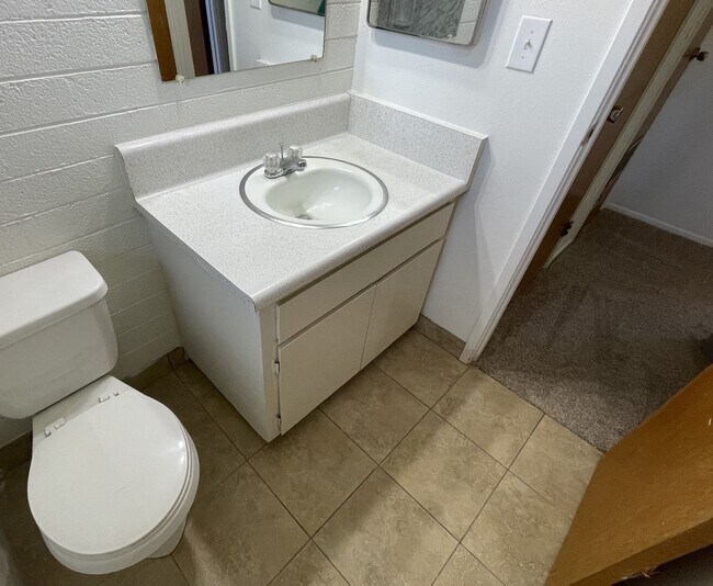 Building Photo - APARTMENT- UPTOWN SEDONA - APPLE TREE SQUARE