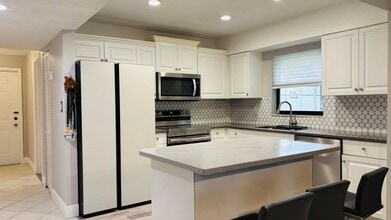 Building Photo - 9521 Boca Cove Cir