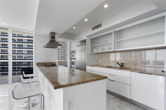 Building Photo - 1800 S Ocean Dr