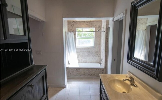 Building Photo - 3050 Alton Rd