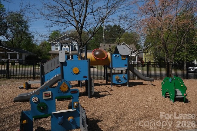 Building Photo - 1034 Charles Ave