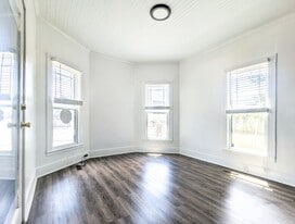 Building Photo - 700 Shull St