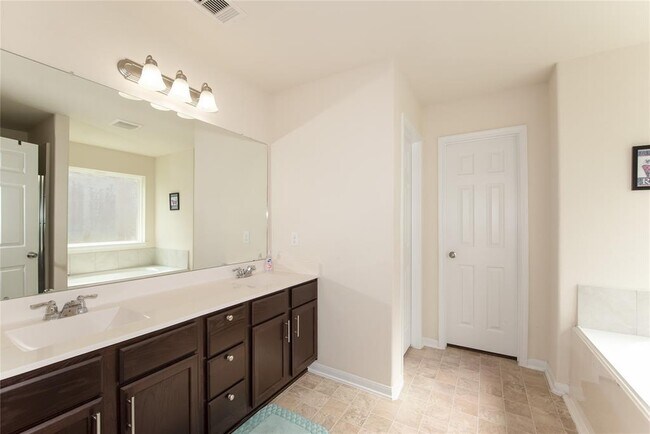 Building Photo - 2384 Elm Crossing Trail