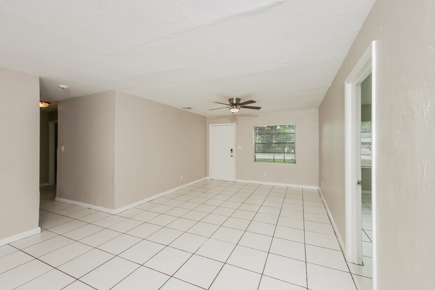 Building Photo - 3401 NW 18th Pl