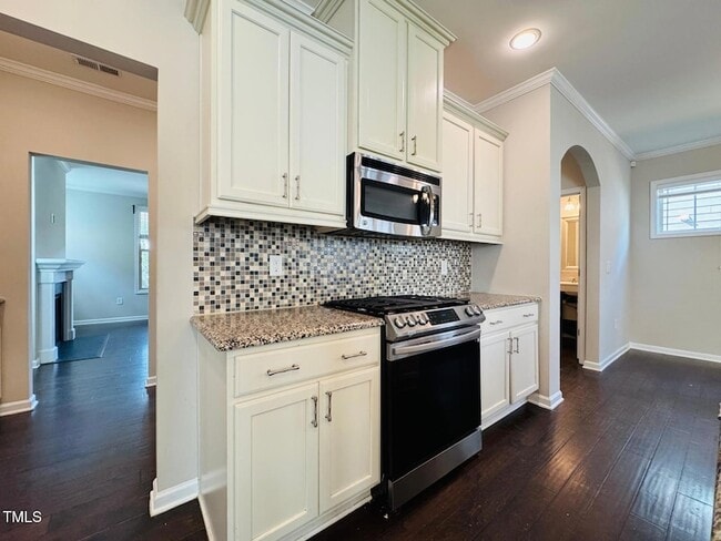 Building Photo - 1129 Pemberly Ave