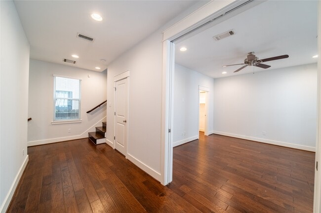 Building Photo - 1427 W 23rd St