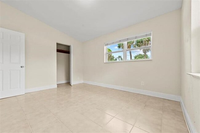 Building Photo - 1524 NW 18th Ct