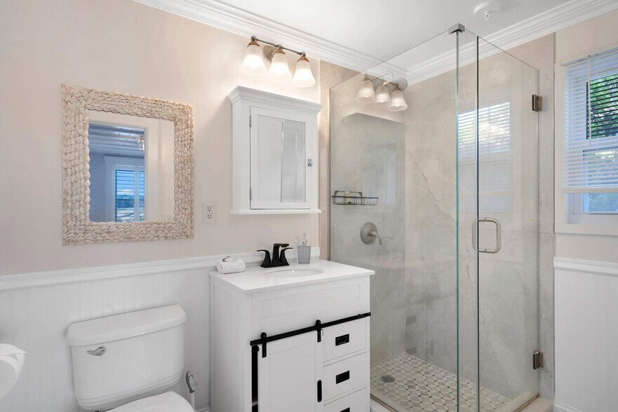 Building Photo - 148 Creek Rd