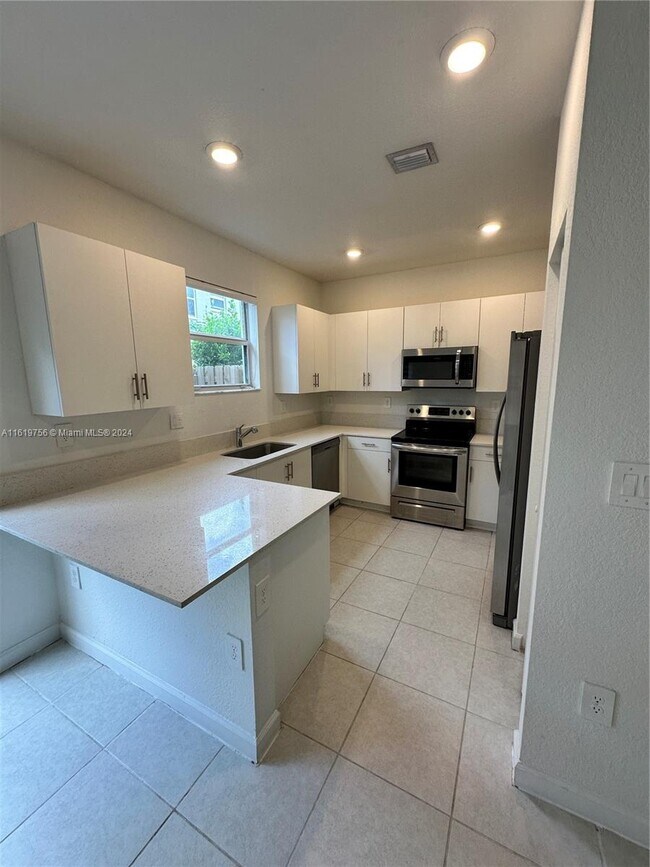 Building Photo - 2681 SE 11th St