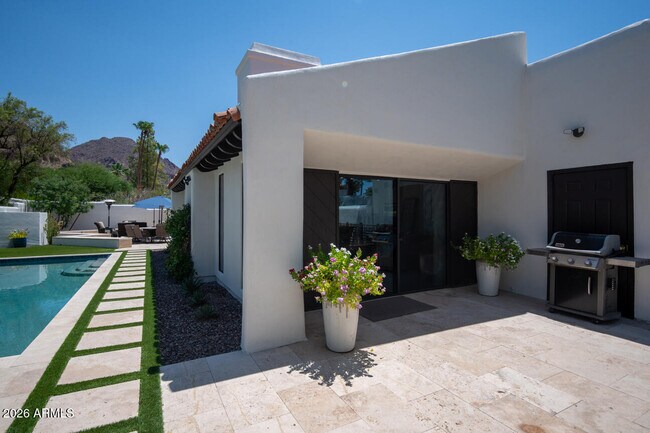 Building Photo - 4440 E Camelback Rd