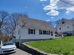 Building Photo - BEAUTIFUL Waterbury Cape w/ 4 Bedrooms, 2 ...