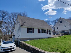 Building Photo - BEAUTIFUL Waterbury Cape w/ 4 Bedrooms, 2 ...