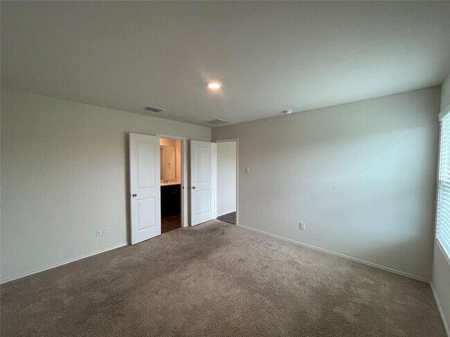 Building Photo - 1204 Lady Bird St