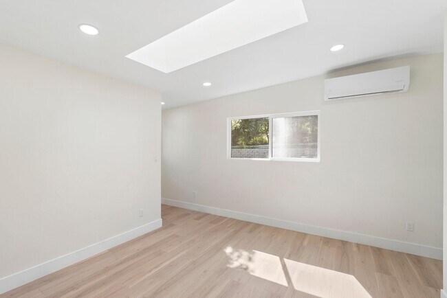 Building Photo - 3646 Curlew St