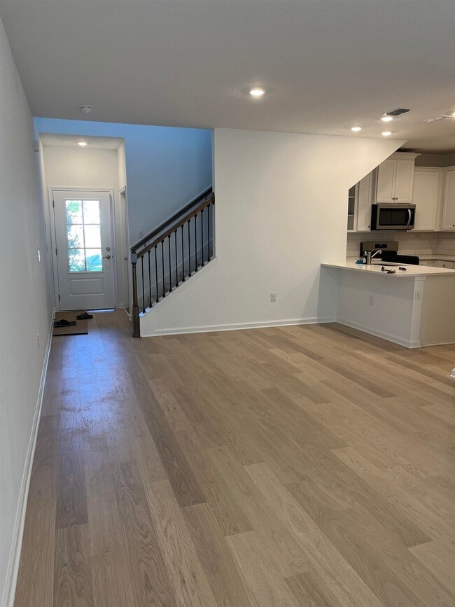 Building Photo - 207 Silver Myrtle Ct
