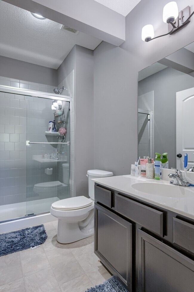 Building Photo - 15523 Valley View Dr