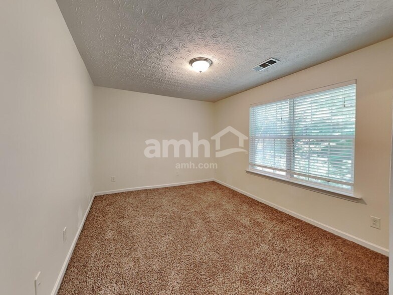 Building Photo - 134 Holly Mill Village Dr