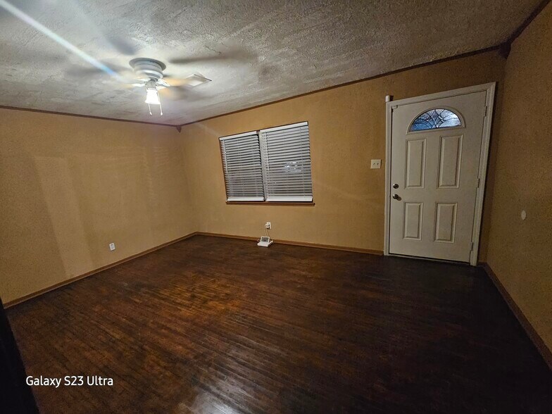 Building Photo - 4910 Airport Blvd