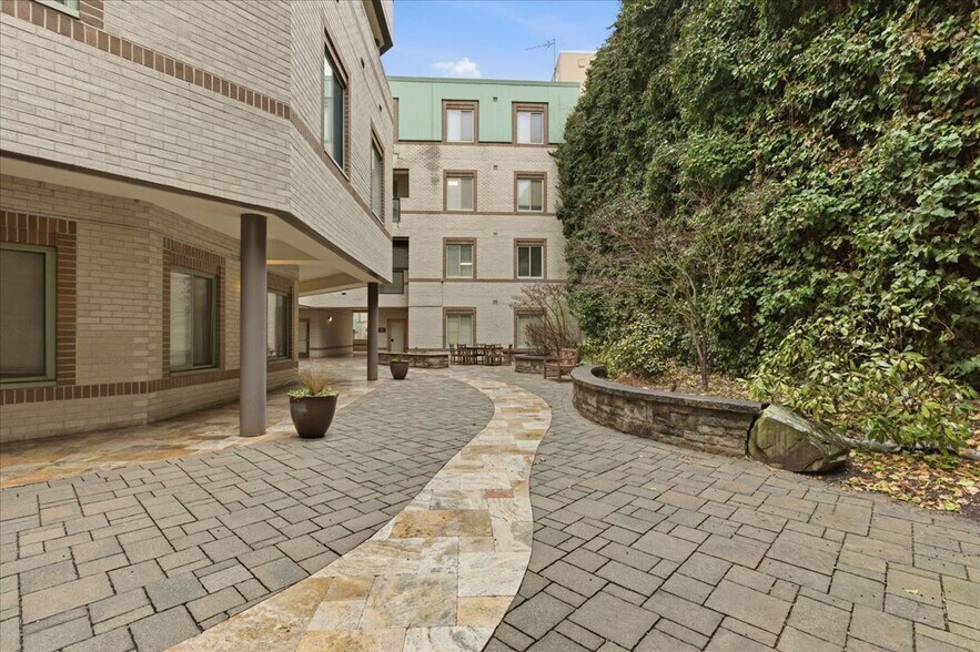 Building Photo - 2141 Wisconsin Ave NW