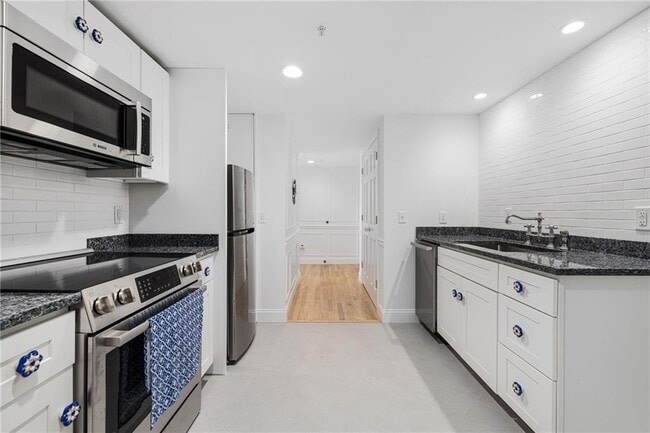 Building Photo - 53 Conanicus Ave