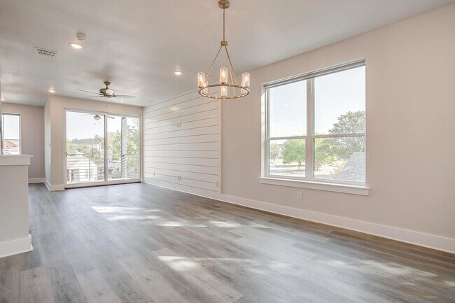 Building Photo - 2321 Benbrook Blvd