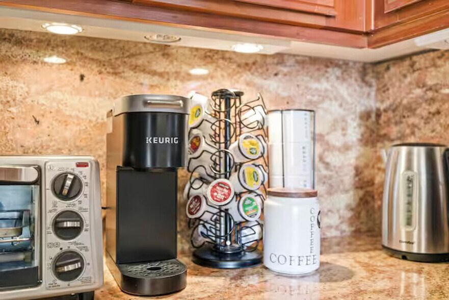 Building Photo - 999 N Pacific St