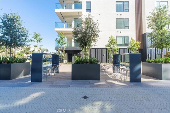 Building Photo - 3211 Rivington