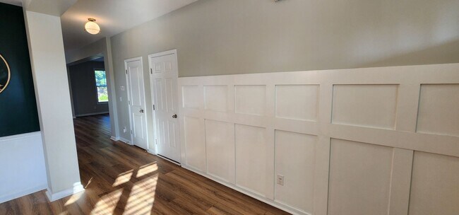 Building Photo - Welcome to Eagle Landing—where 3-bedroom bliss meets effortless style.