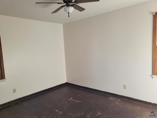 Building Photo - 303 Sparta St