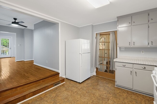 Building Photo - Modest East Asheville 3-Bedroom with Garage & Fenced-In Backyard