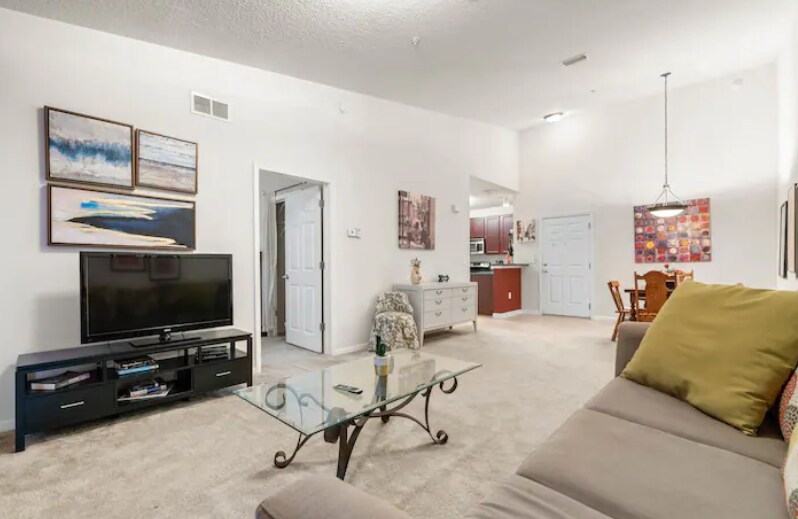 Building Photo - 8201 Green Parrot Road