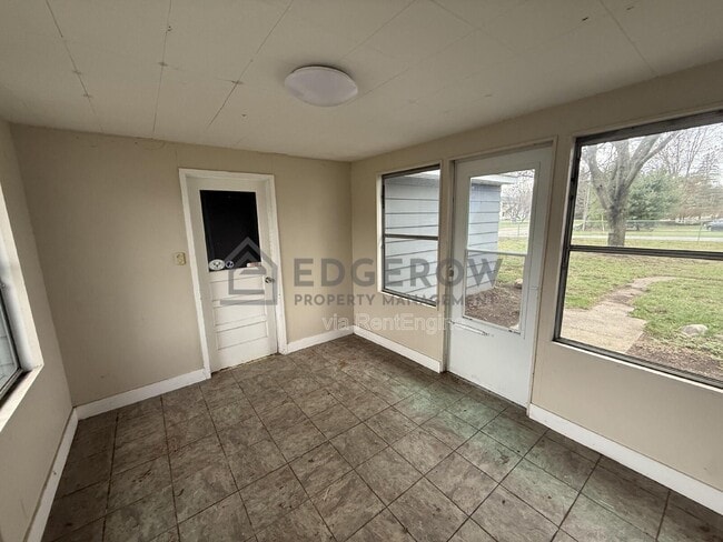 Building Photo - 1585 Wilson Ave SW