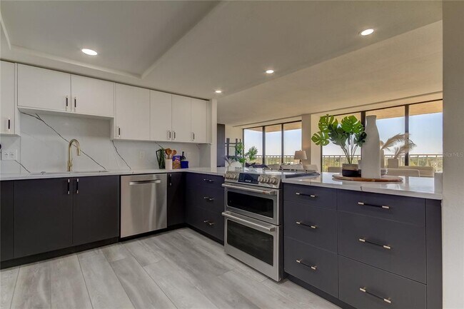 Building Photo - 500 N Osceola Ave