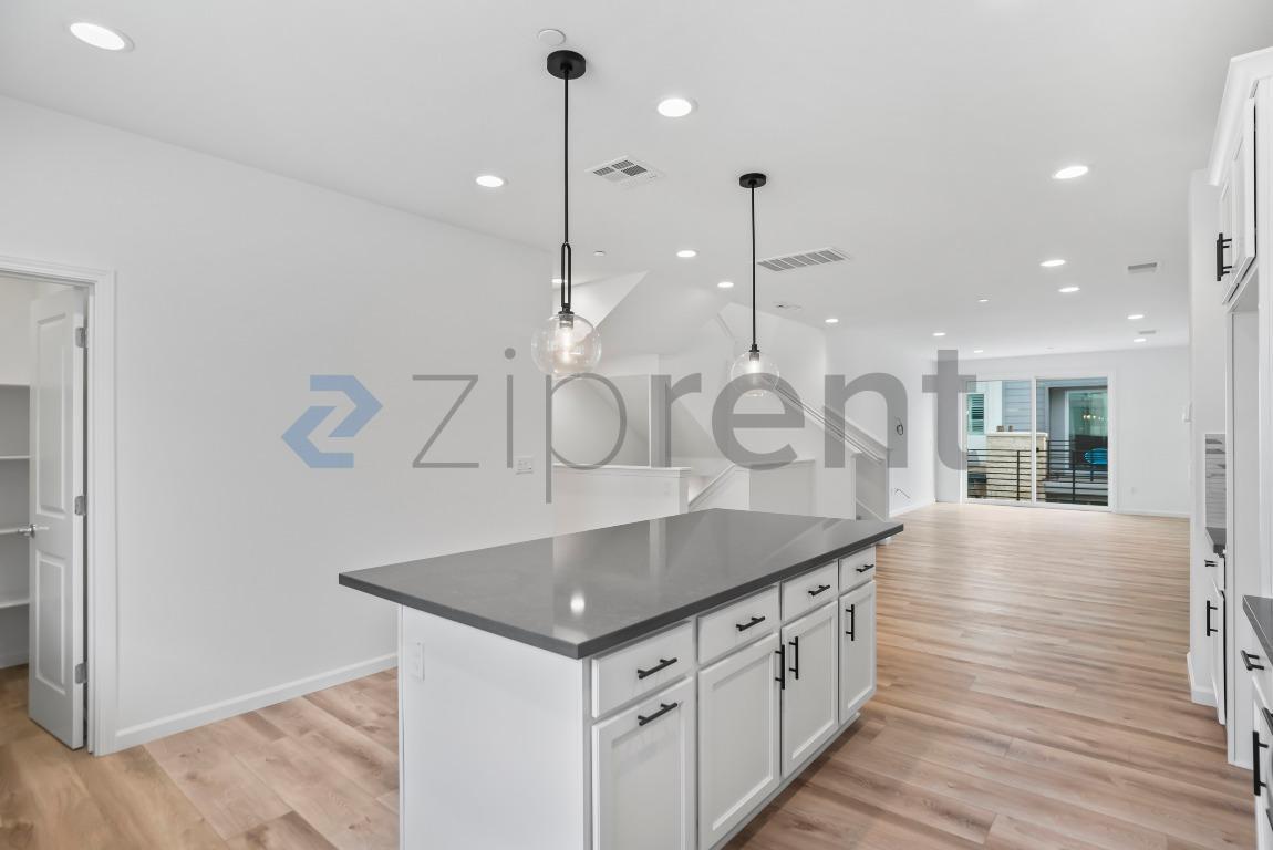 Building Photo - 6165 Raven Ave