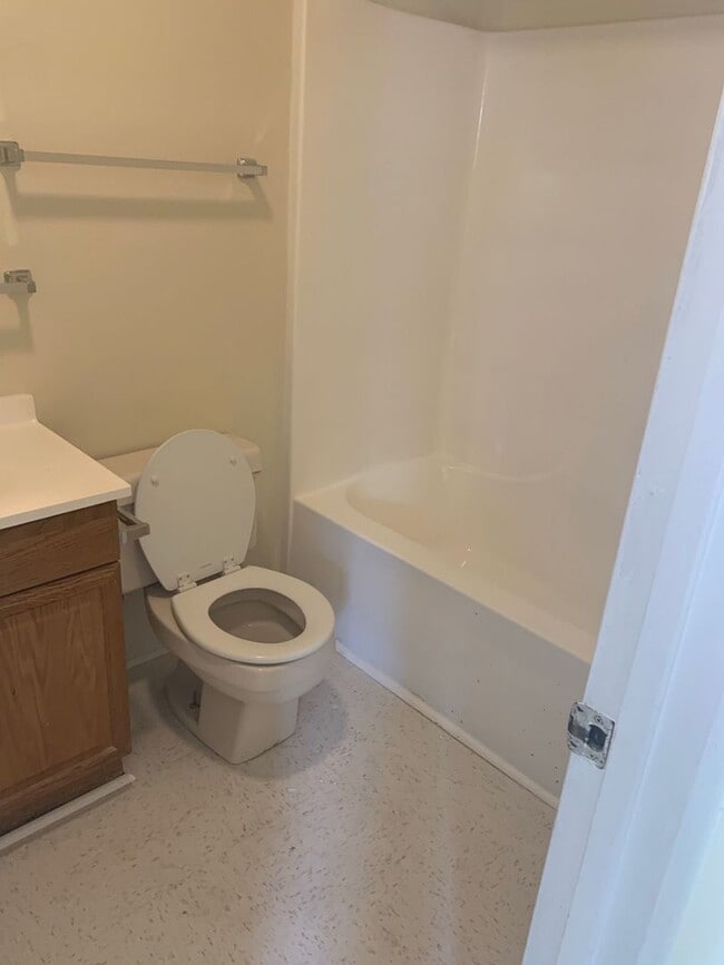 Building Photo - Nice Family Home!