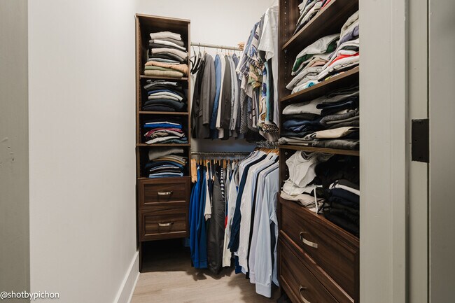 Building Photo - 4 Raymond Ave